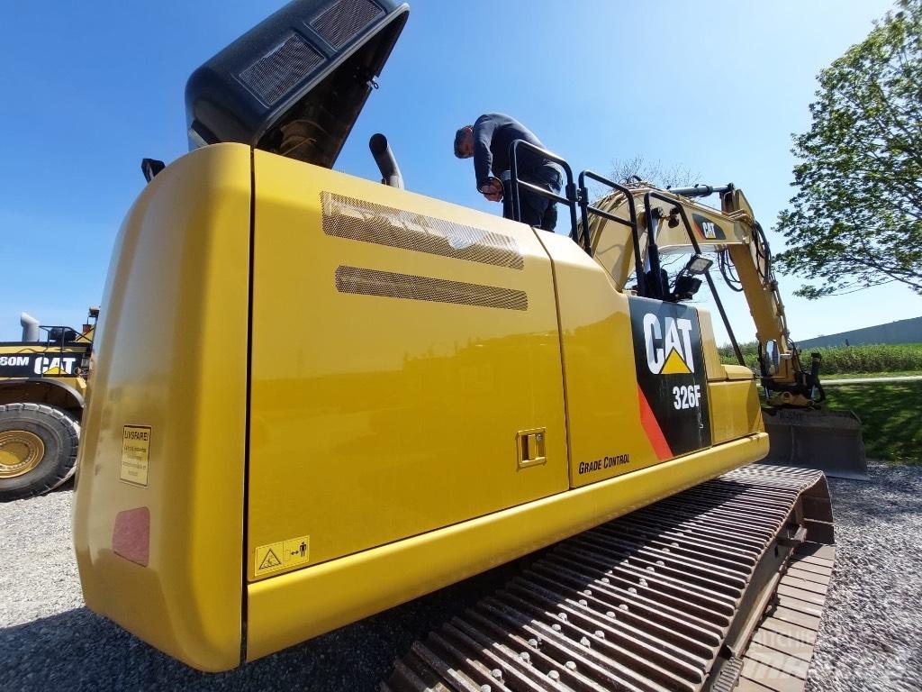 CAT 326 F L Vikšriniai ekskavatoriai