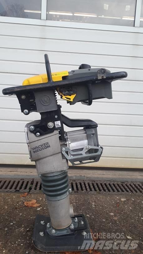 Wacker Neuson AS50e Plūktuvai