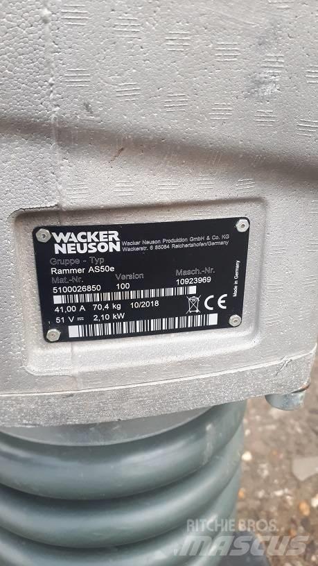 Wacker Neuson AS50e Plūktuvai