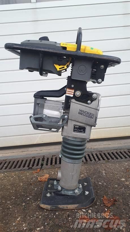 Wacker Neuson AS50e Plūktuvai