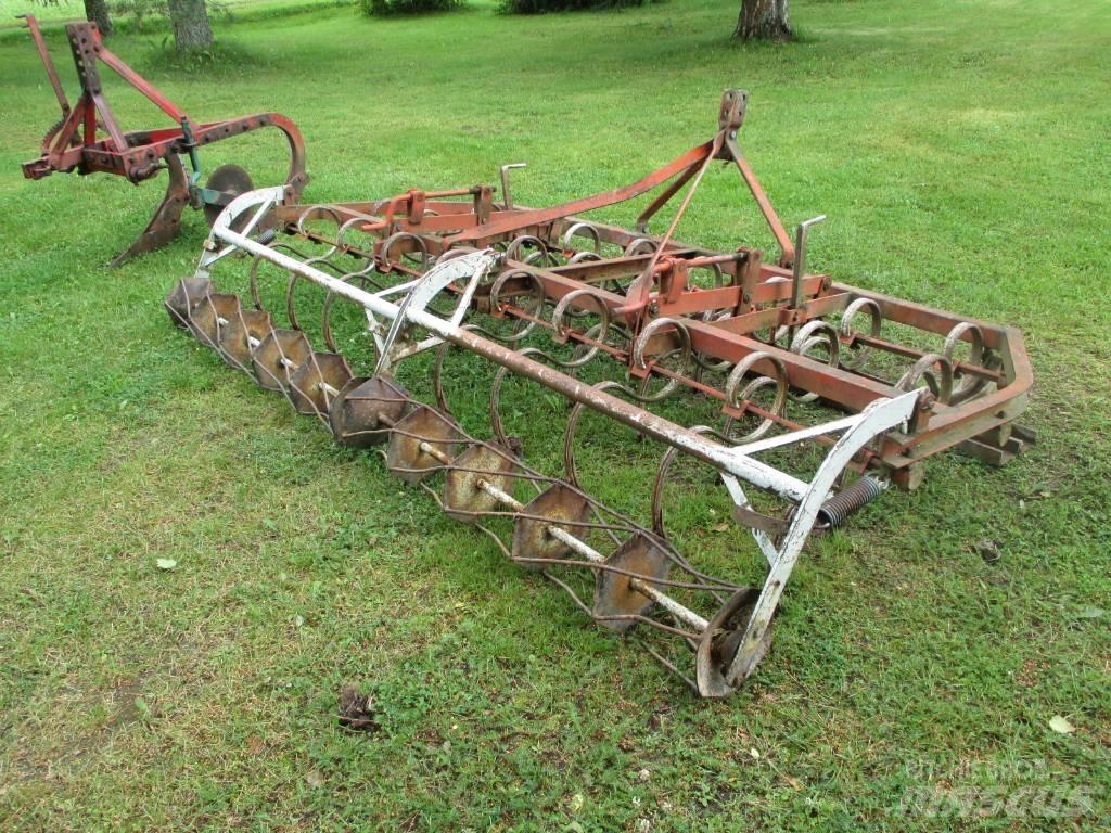 Massey Ferguson 590 Traktoriai
