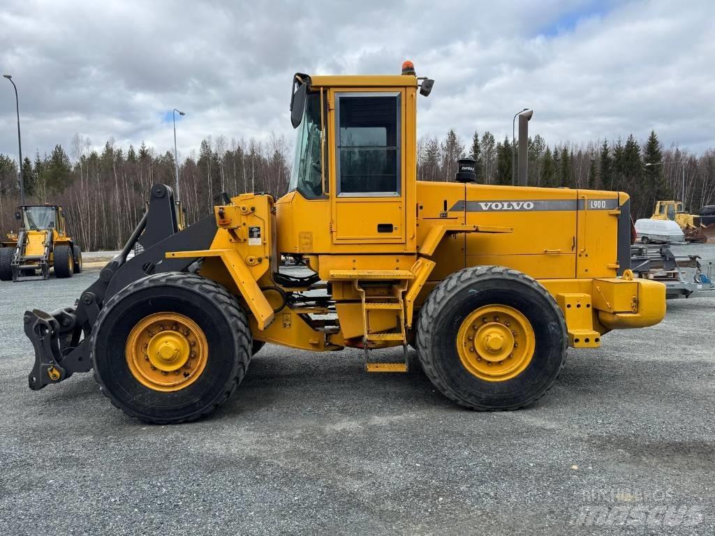 Volvo L 90 D Naudoti ratiniai krautuvai