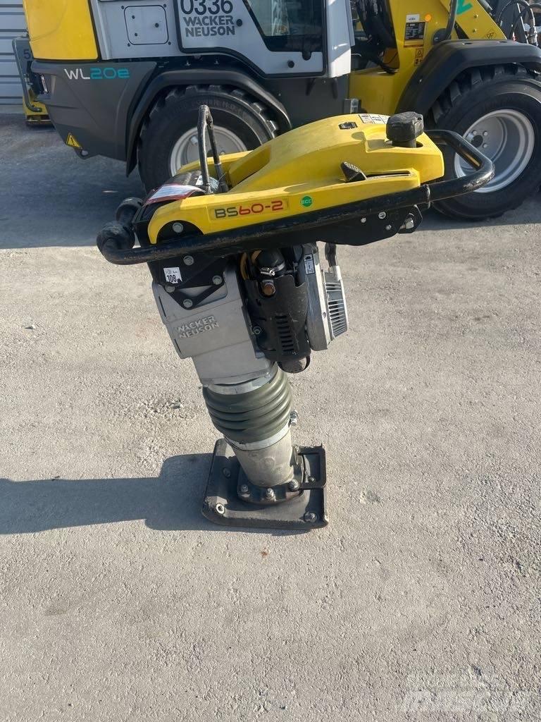 Wacker Neuson BS60-2 Plūktuvai