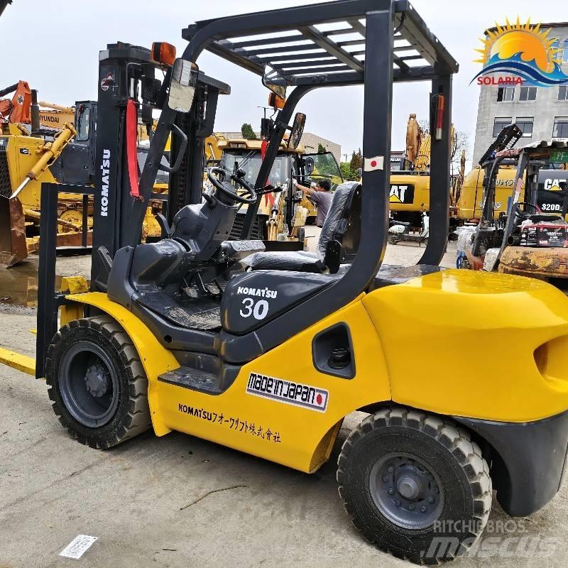 Komatsu 30 Dyzeliniai krautuvai