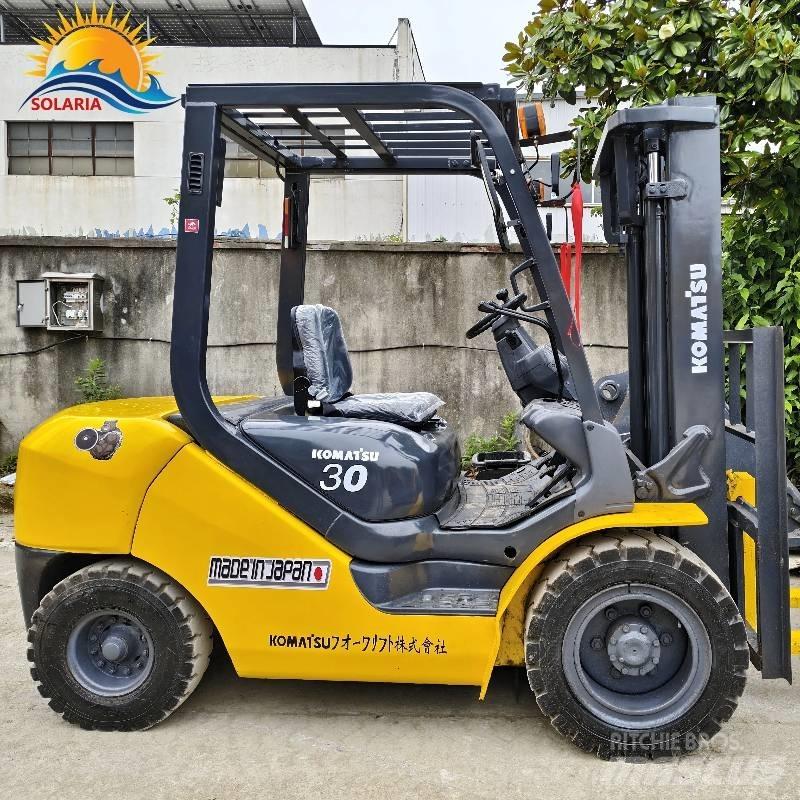 Komatsu 30 Dyzeliniai krautuvai