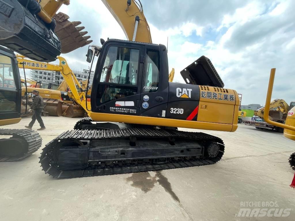 CAT 323D Vikšriniai ekskavatoriai