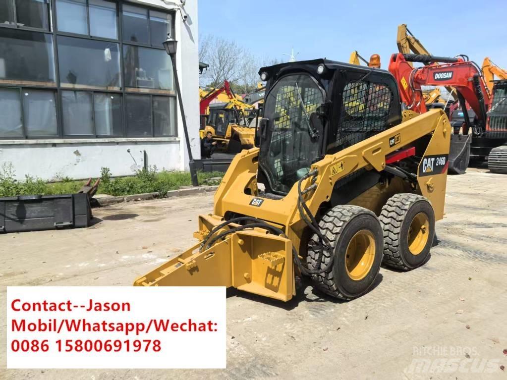 CAT 246 D Krautuvai su šoniniu pasukimu