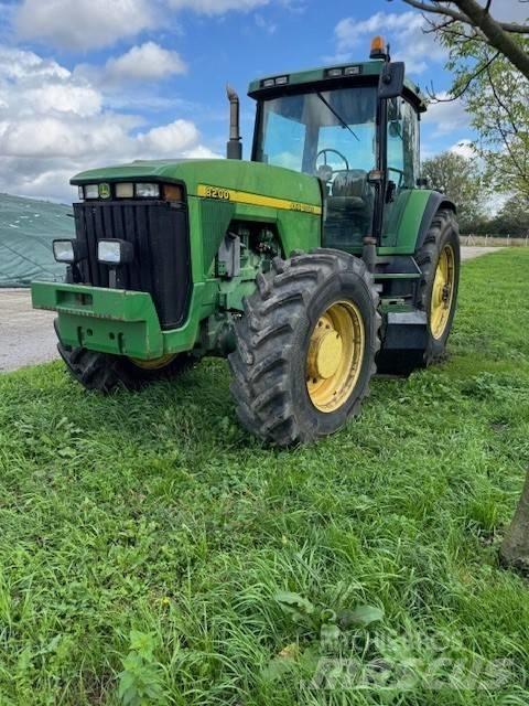 John Deere 8200 Traktoriai