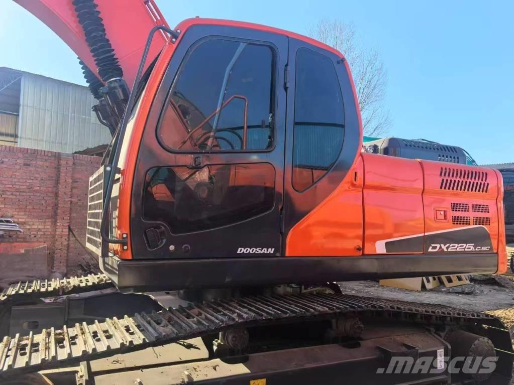 Doosan DX225 Vikšriniai ekskavatoriai