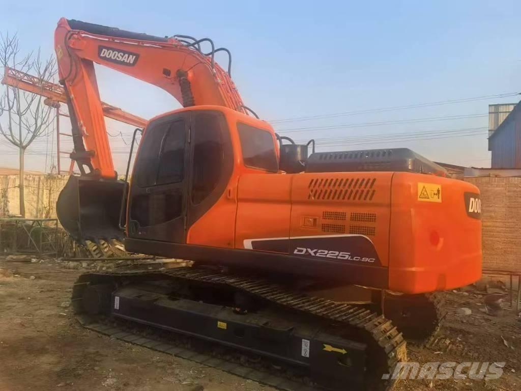 Doosan DX225 Vikšriniai ekskavatoriai