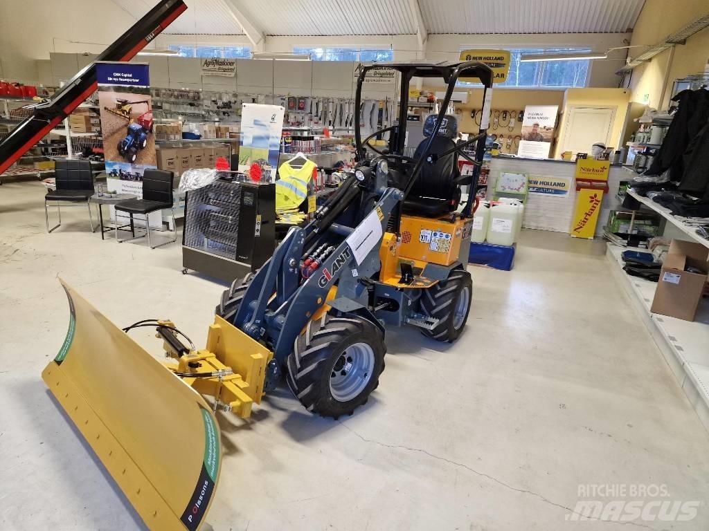 GiANT G1100 Daugiafunkciniai pakrovėjai