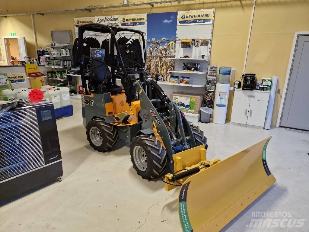 GiANT G1100 Daugiafunkciniai pakrovėjai