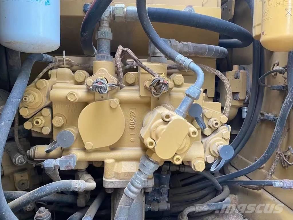 CAT 312D Vidutinės galios ekskavatoriai 7-12 t