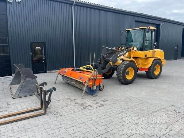 Volvo L 30 G Naudoti ratiniai krautuvai