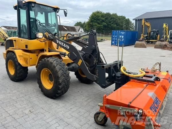 Volvo L 30 G Naudoti ratiniai krautuvai