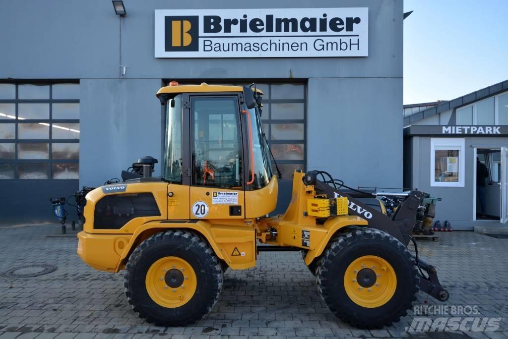 Volvo L 30 H Naudoti ratiniai krautuvai