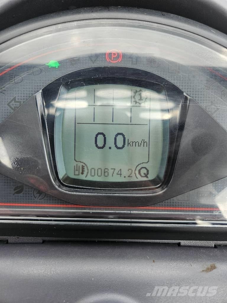 GiANT G 2700 E Daugiafunkciniai pakrovėjai