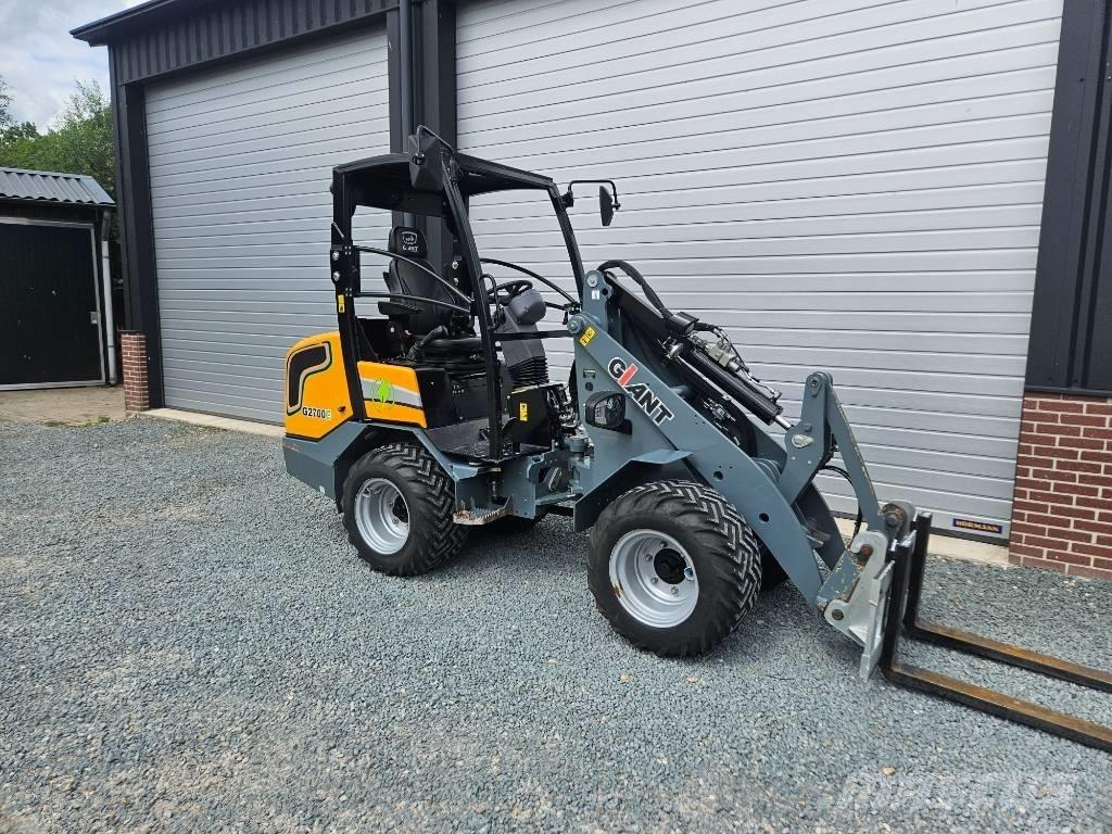 GiANT G 2700 E Daugiafunkciniai pakrovėjai
