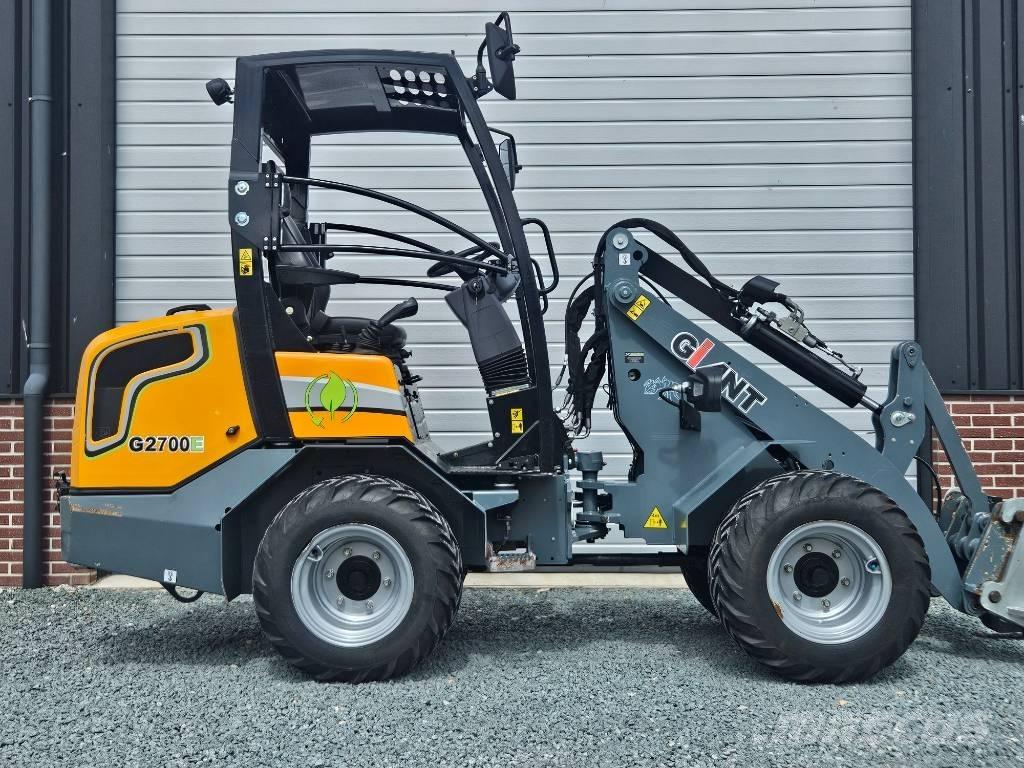 GiANT G 2700 E Daugiafunkciniai pakrovėjai