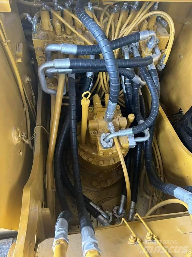CAT 320 D2 Vikšriniai ekskavatoriai