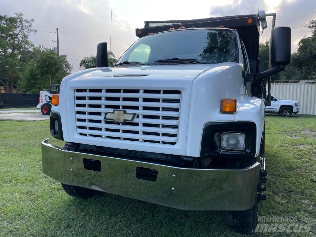 Chevrolet C6500 Savivarčių priekabų vilkikai