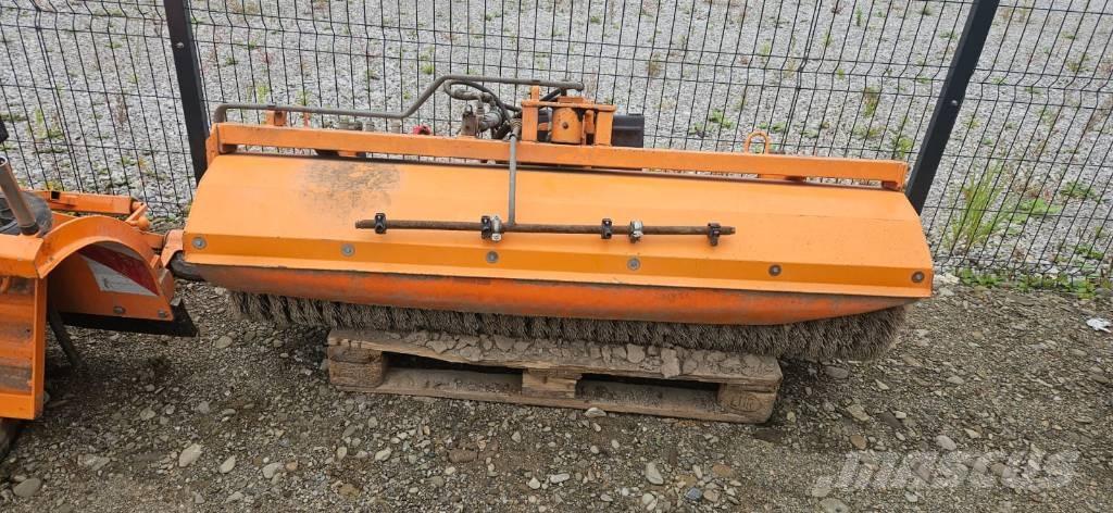 Multicar M 26 4X4 Savivarčių priekabų vilkikai