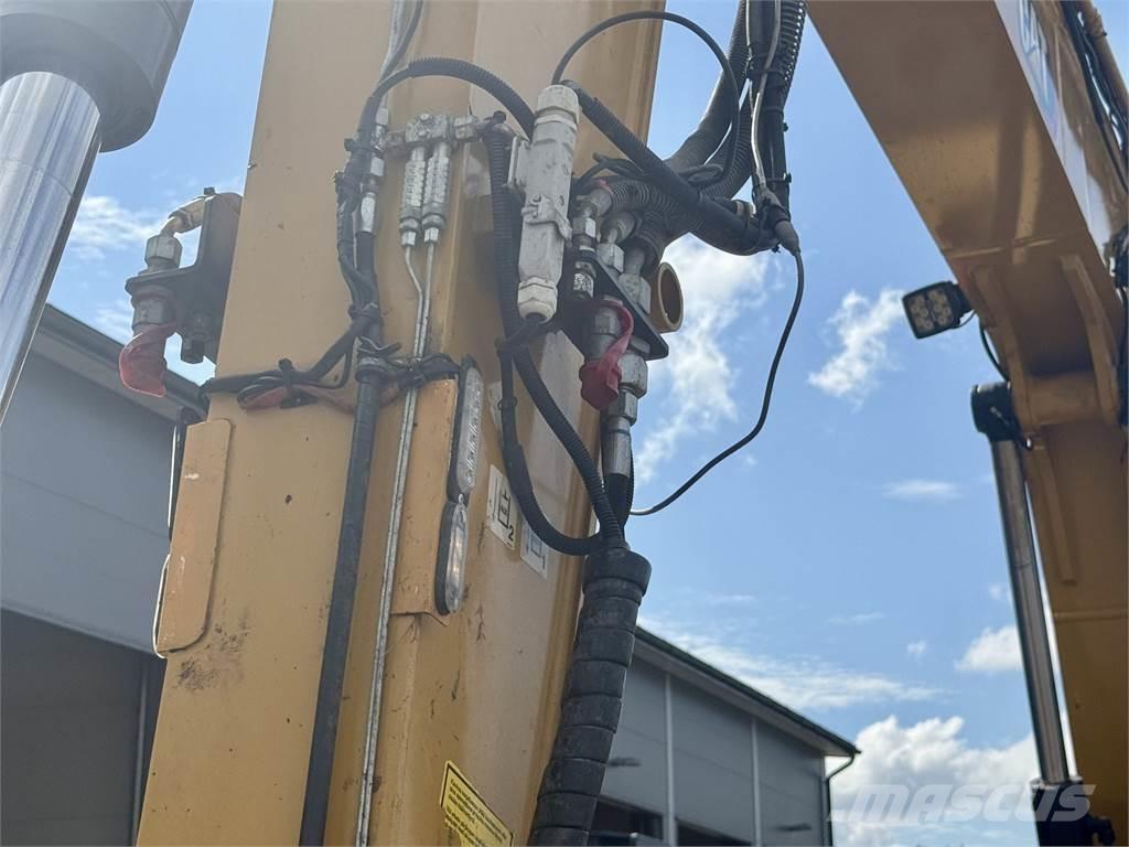 CAT 310 Vidutinės galios ekskavatoriai 7-12 t