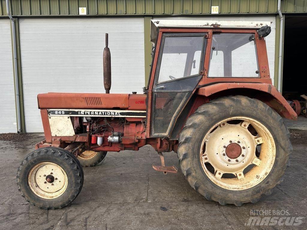 International 845 Traktoriai