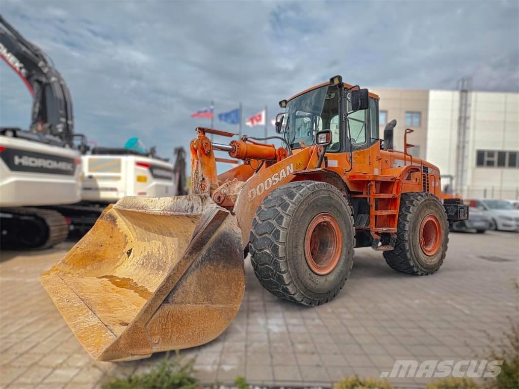 Doosan DL 300 Naudoti ratiniai krautuvai
