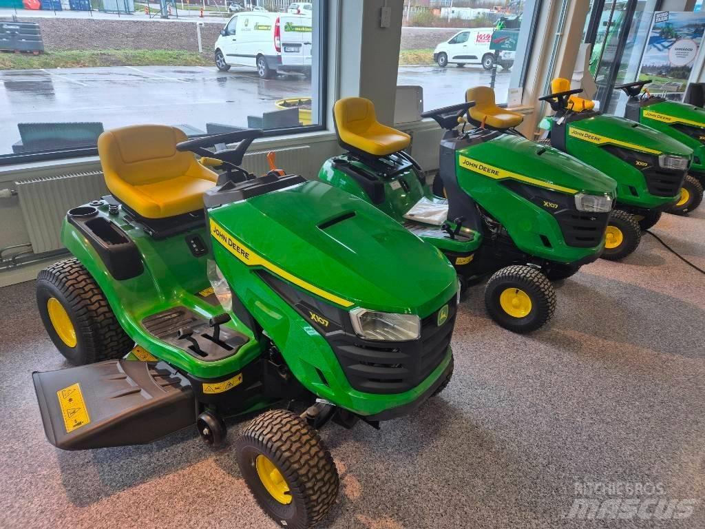 John Deere X 107 Sodo traktoriukai-vejapjovės
