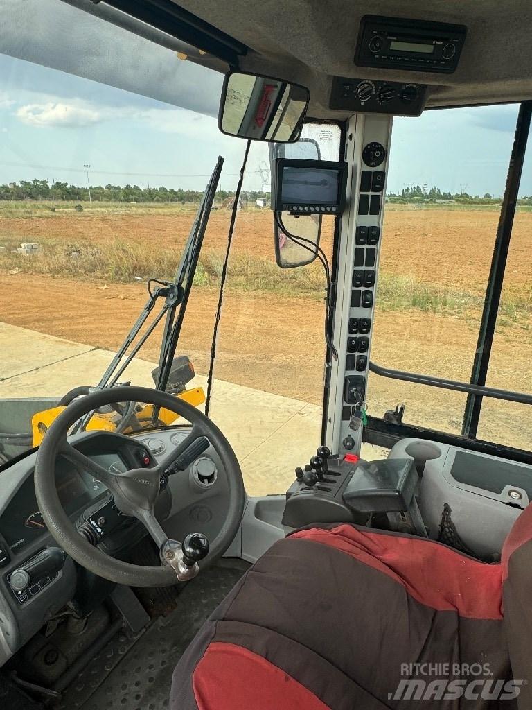 Volvo L90F Naudoti ratiniai krautuvai