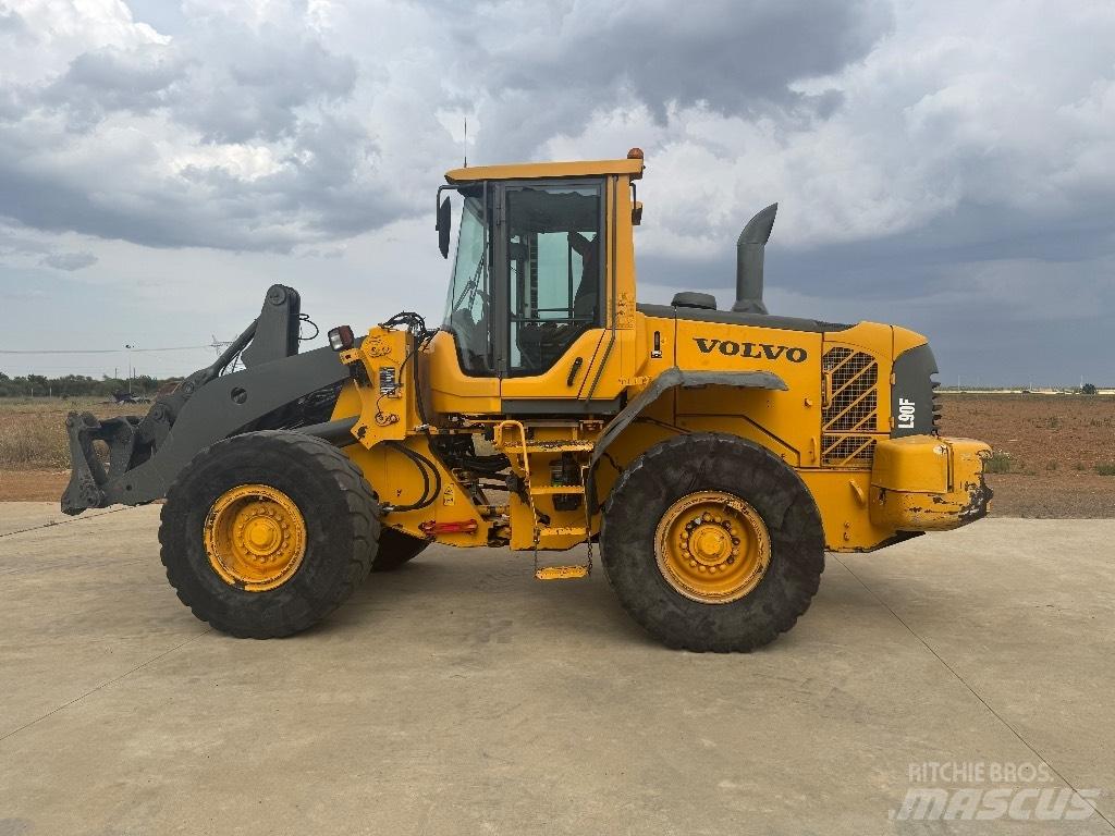 Volvo L90F Naudoti ratiniai krautuvai