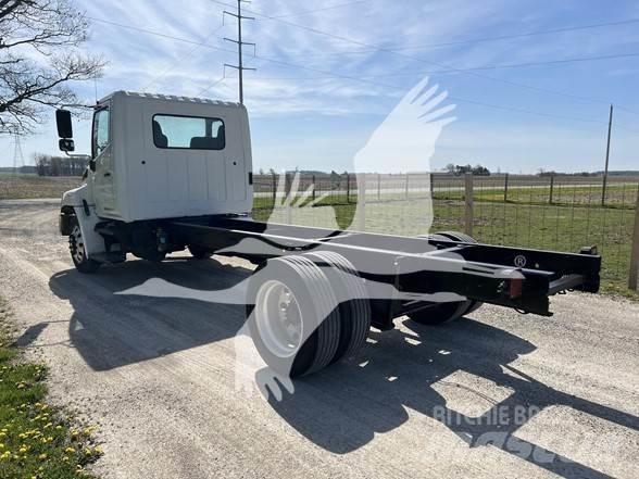 Hino 238 Važiuoklė su kabina