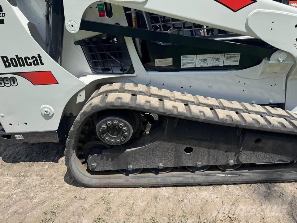 Bobcat T 590 Krautuvai su šoniniu pasukimu