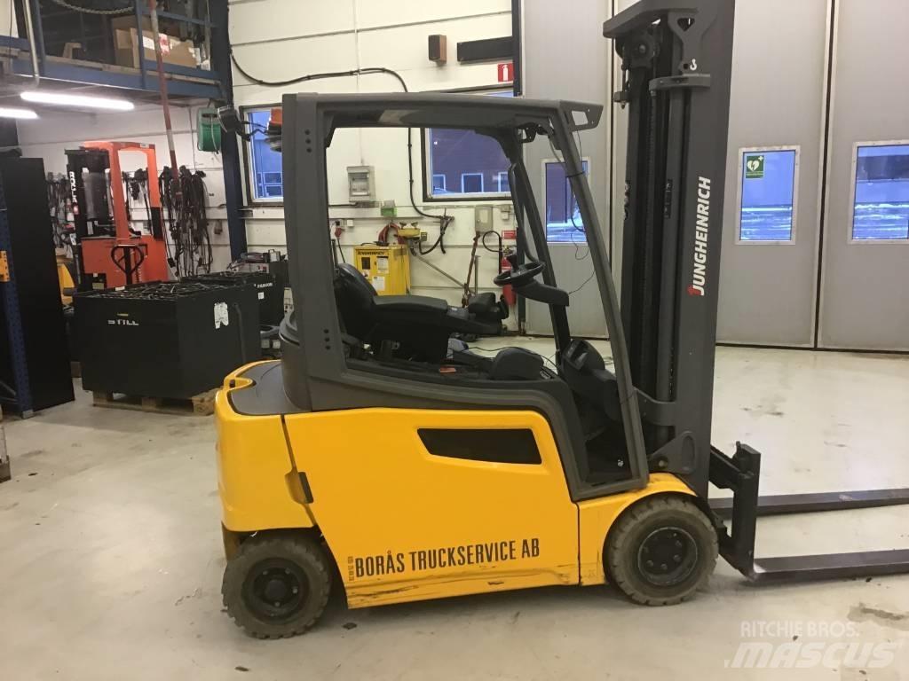 Jungheinrich EFG 320 Elektriniai šakiniai krautuvai