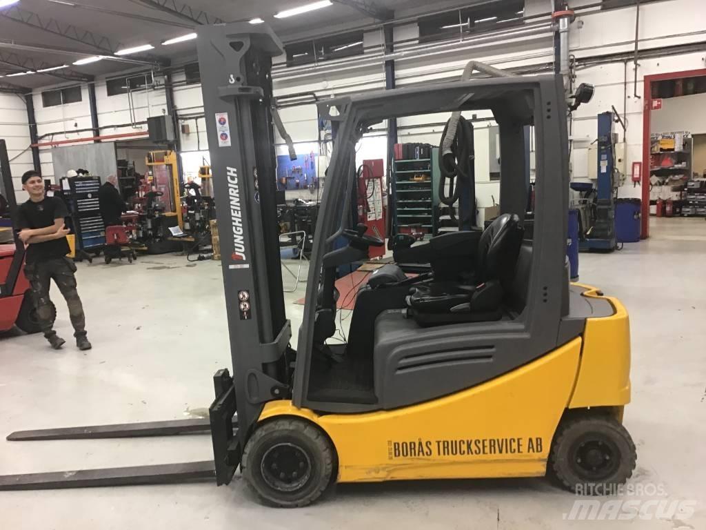 Jungheinrich EFG 320 Elektriniai šakiniai krautuvai