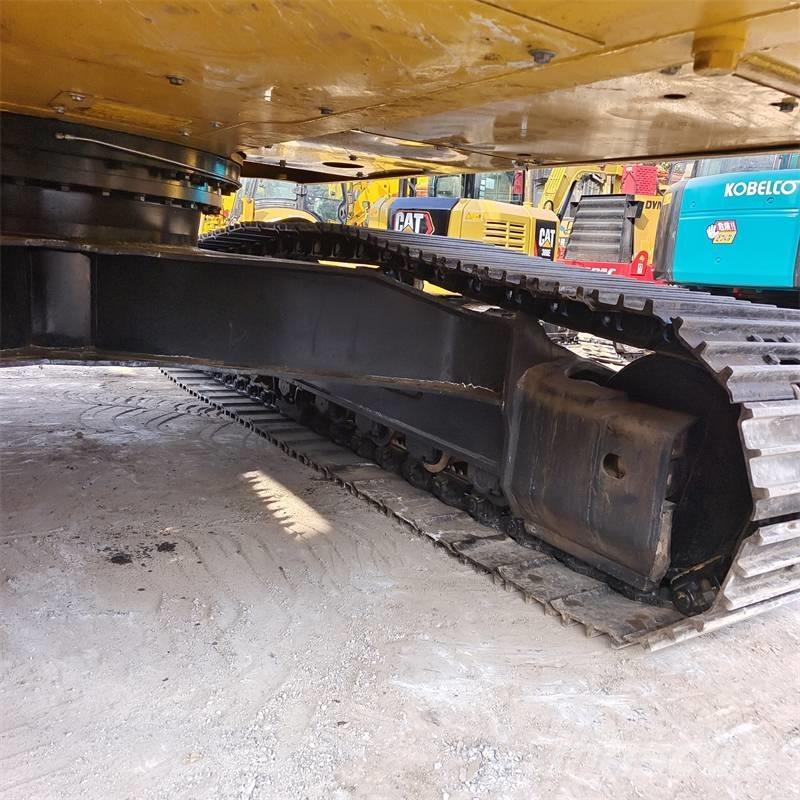 Komatsu PC 220-8 Vikšriniai ekskavatoriai