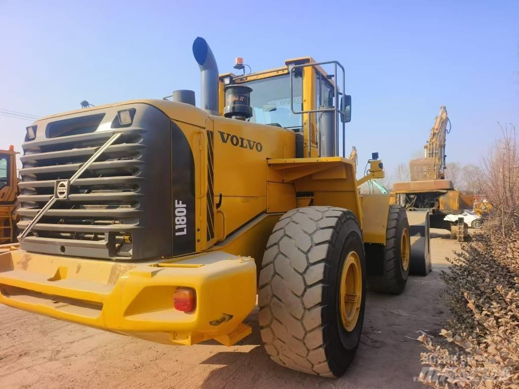 Volvo L 180 F Naudoti ratiniai krautuvai