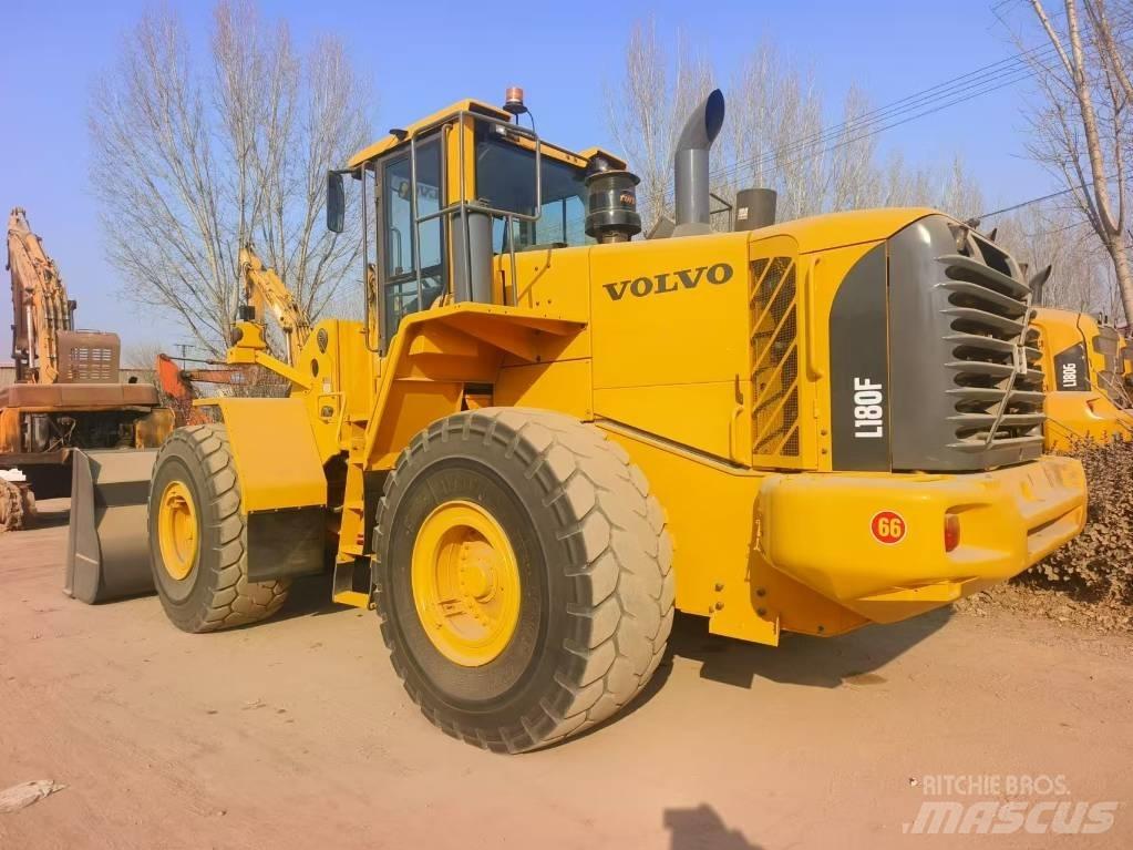 Volvo L 180 F Naudoti ratiniai krautuvai