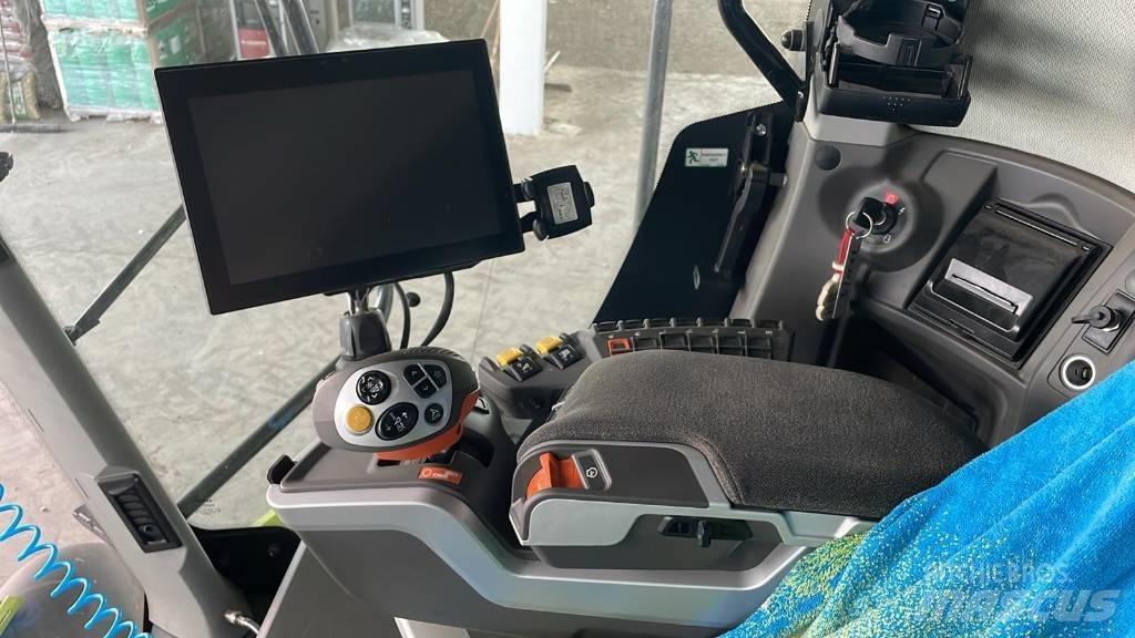 CLAAS LEXION 7700 TT Derliaus nuėmimo kombainai