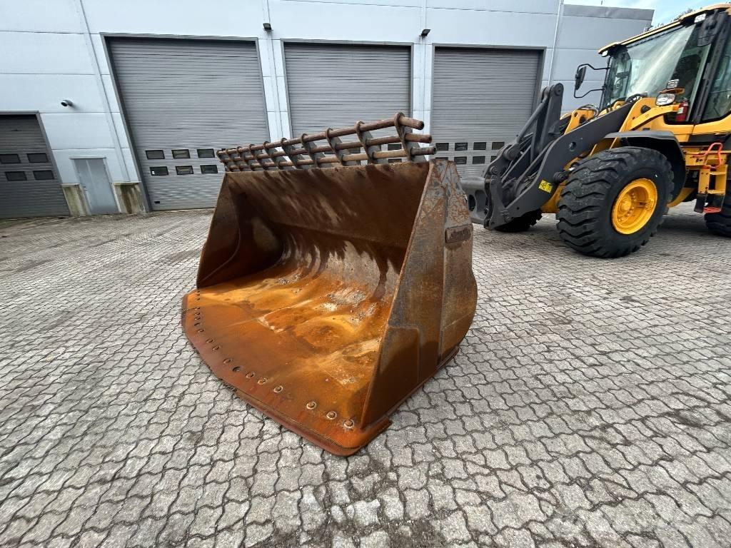 Volvo L110H Naudoti ratiniai krautuvai