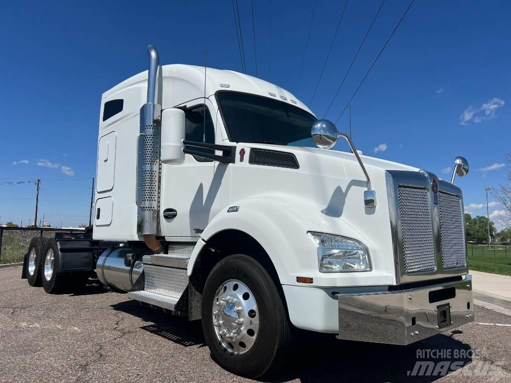 Kenworth T 880 Naudoti vilkikai