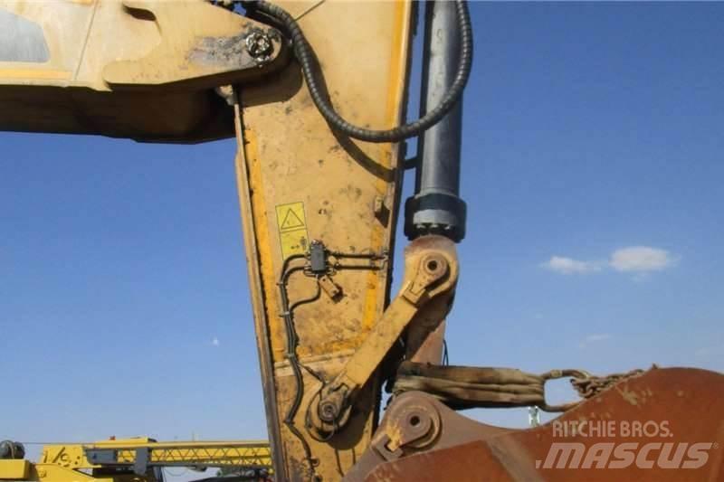 CAT 374FL Mini ekskavatoriai < 7 t