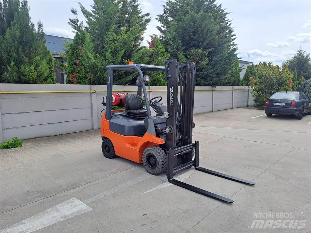 Toyota 7FGF15 LPG (dujiniai) krautuvai