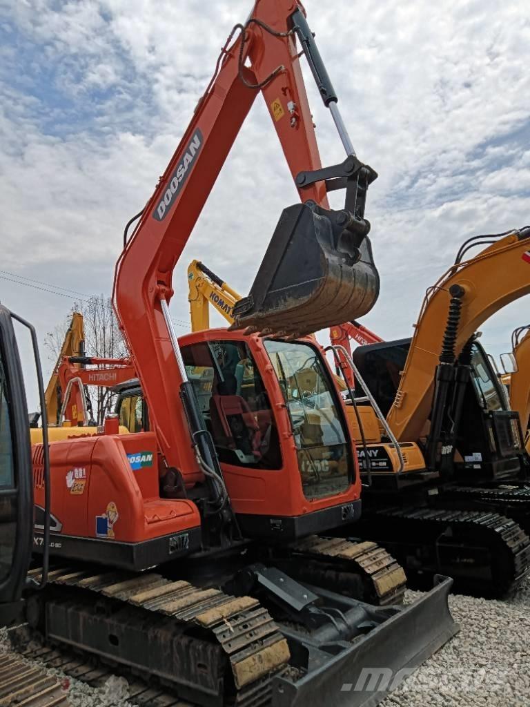 Doosan DX 75 Vikšriniai ekskavatoriai