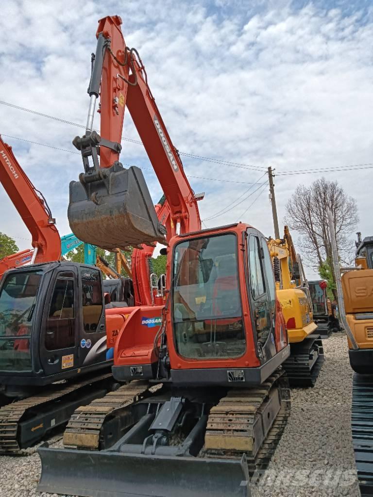 Doosan DX 75 Vikšriniai ekskavatoriai