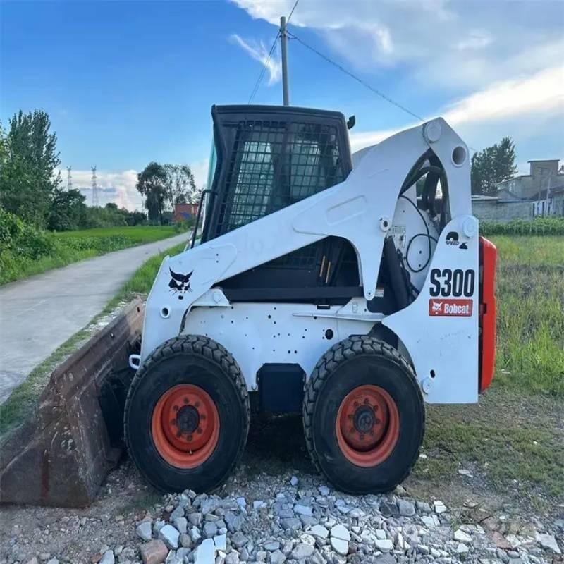 Bobcat S 300 Krautuvai su šoniniu pasukimu