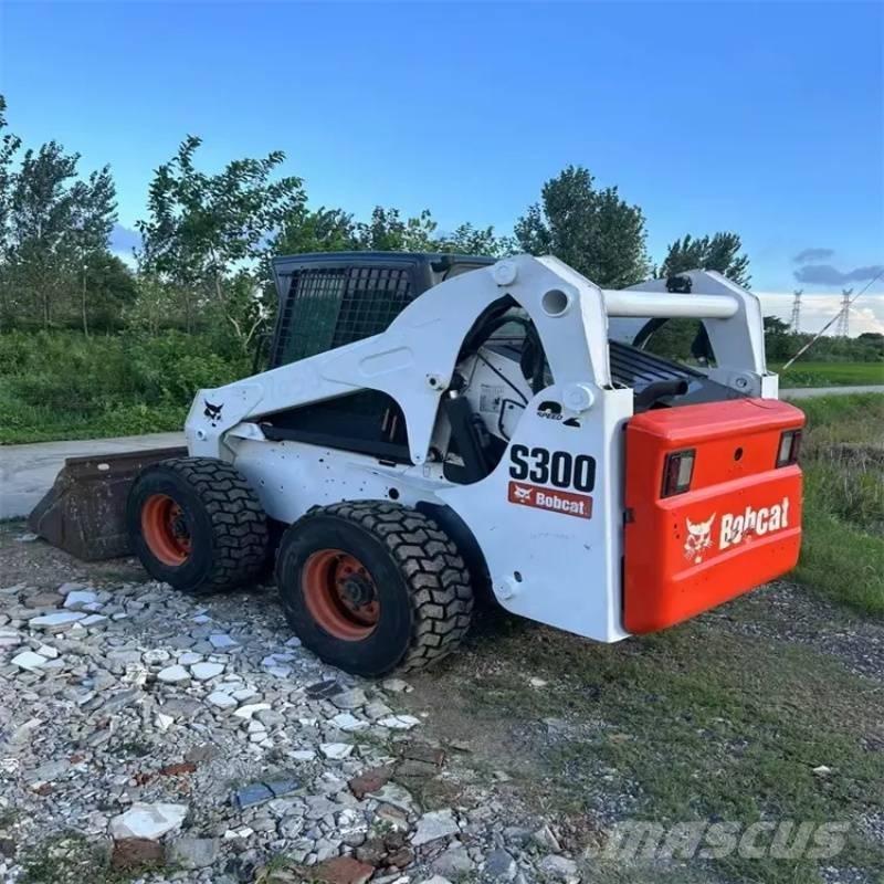 Bobcat S 300 Krautuvai su šoniniu pasukimu