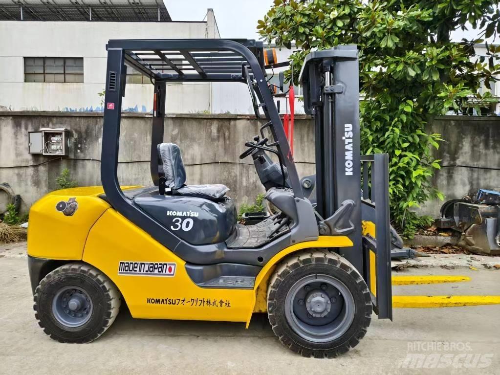 Komatsu FD 30 T-17 Dyzeliniai krautuvai