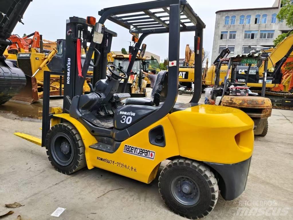 Komatsu FD 30 T-17 Dyzeliniai krautuvai